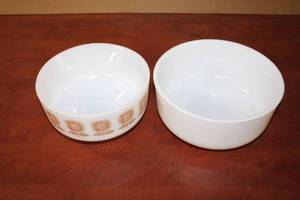 lot 185 image: Vintage Federal Glass Bowl and White Glass Bowl