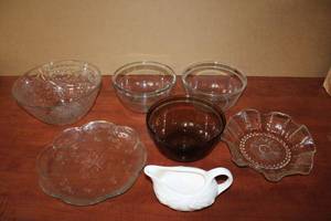 lot 187 image: Anchor Mixing Bowls, Gravy Boat, Serving Bowl and Dishes