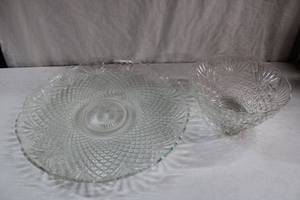 lot 146 image: Decorative Punch Bowl with Huge Platter 22  Dia. Starburst Pattern on the bottom.