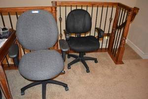 lot 81 image: Rolling Office Chairs
