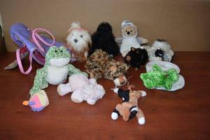 lot 196 image: Plush Animals and Happy Birthday Pup in Carrier Toy