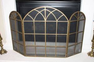 lot 15 image: Brass Fireplace Screen