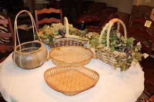 lot 37 image: Baskets and Arrangements with Artificial Greenery, Grapes and Cheese
