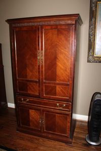 lot 7 image: Henredon Storage Armoire or Tall Chest