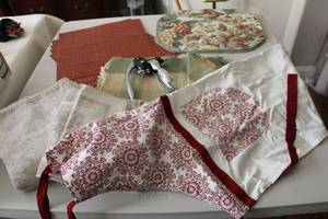 lot 55 image: Placemat Sets, Table Linens, Apron and Wine Bottle Opener