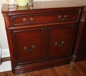 lot 61 image: Antique Mahogany Cabinet