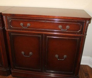 lot 59 image: Antique Mahogany Cabinet