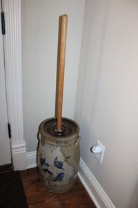 lot 124 image: Antique Butter Churn 6 Gallon from Wisconsin