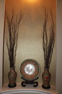 lot 42 image: Taiwan Porcelain marked made in Macau, Matching 2 Vases and Plate Set