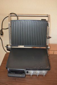 lot 128 image: Breville Indoor Grill and BBQ