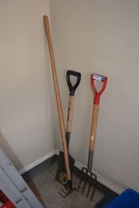 lot 127 image: Blue Hawk and Craftsman Garden Tools Fork, Shovel and Fork HoeCultivator