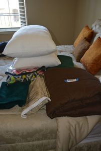lot 106 image: Pillows and Blankets, see pictures
