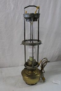 lot 137 image: Antique Hanging Aladdin Oil Lamp Convertible Electric