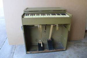 lot 130 image: WWII Army Chaplains Estey Portable Mission Field Pump Organ
