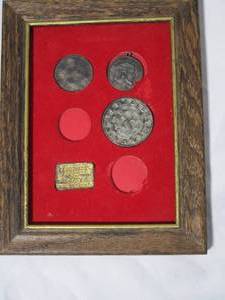 lot 285 image: THE CENTENNIAL DOLLAR REPLICA, REPLICA PARSONS &amp C ASSAYERS COL. 1860 TWENTY DOLS, KING JOHN TRINKET, 1783 NOVA CONSTELLATIO REPLICA