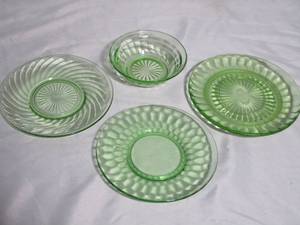 lot 41 image: DEPRESSION ERA URANIUM GLASS