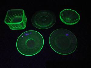lot 44 image: DEPRESSION ERA URANIUM GLASS, SOME WITH FEDERAL BRAND STAMP