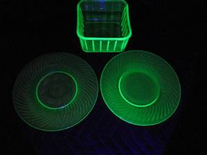 lot 98 image: DEPRESSION ERA URANIUM GLASS