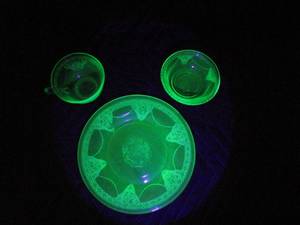 lot 101 image: DEPRESSION ERA URANIUM GLASS