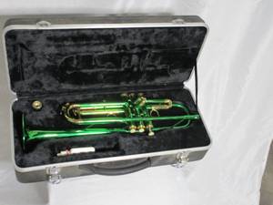 lot 131 image: UNIQUE COLORED GREEN TRUMPET W CASE