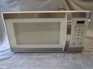 lot 27 image: HAMILTON BEACH MICROWAVE, POWERS ON, UNKNOWN HEATING CAPABILITY