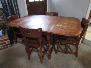 lot 29 image: AMERICAN CHAIR COMPANY BUTTERFLY DROPLEAF DINING TABLE W CHAIRS, EARLY 1900s -MID CENTURY