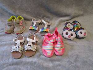 lot 30 image: TODDLER SHOES, SANDALS &amp SLIPPERS, 8M