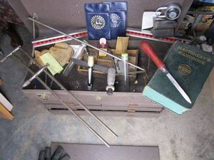 lot 134 image: TOP SECTION OF MACHINISTS TOOLS, MACHINISTS HANDBOOK &amp MORE PLEASE SEE PICS