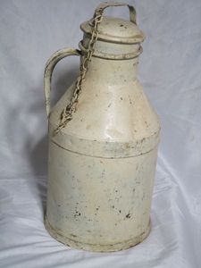 lot 218 image: VINTAGE MILK CAN