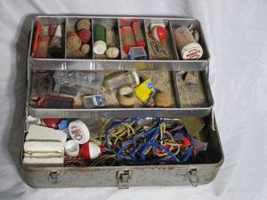 lot 224 image: VINTAGE TACKLE BOX INCL. CONTENTS