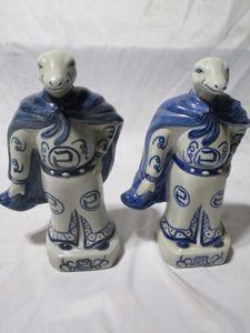 lot 135 image: CHINESE ZODIAC BLUE &amp WHITE STATUES, THE SNAKE