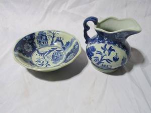 lot 287 image: JAPANESE CERAMIC BOWL &amp PITCHER