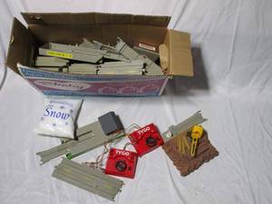 lot 254 image: VINTAGE TYCO CAR TRACK, ELECTRIC