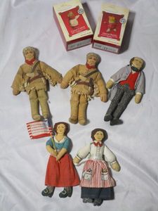 lot 260 image: VINTAGE HALLMARK DOLLS, 1979 DAVY CROCKETT, 1979 P.T. BARNUM,1979 MOLLY PITCHER