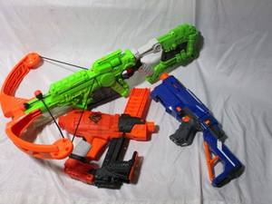 lot 271 image: NERF BOW WITH ARROW, 2 NERF GUNS