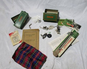 lot 189 image: SINGER ATTACHMENTS, SINGERCRAFT GUIDE, HEAVY DUTY HAND NEEDLES