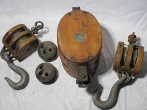 lot 69 image: LARGE ANTIQUE BOSTON &amp LOCKPORT BLOCK CO. WOOD &amp IRON SHIP PULLEY BLOCK (20ish IN.), 2 DOUBLE WHEEL PULLEYS &amp 2 DEADEYES