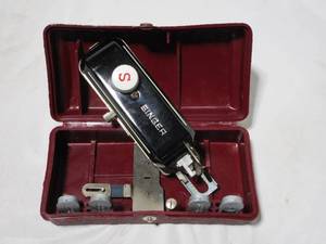 lot 192 image: VINTAGE SINGER BUTTONHOLER
