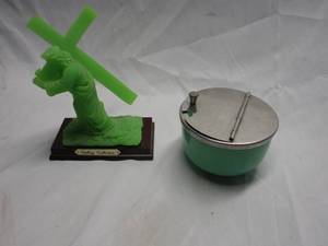 lot 307 image: LUMINOUS JESUS CARRYING CROSS, DEPRESSION ERA FLIP TOP SUGAR DISH