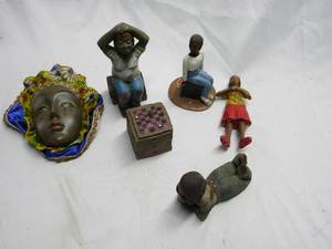 lot 358 image: SARAHS ATTIC&nbsp AND YOUNGS INC. 1993 FIGUERINES, WALL HANGING DETAILED FACE DECOR.