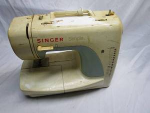 lot 359 image: SINGER SIMPLE SEWING MACHINE WITH MISC. ACCESSORIES.