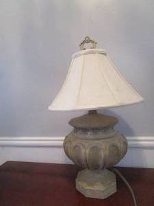lot 9 image: TABLE LAMP