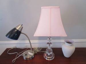 lot 16 image: DESK LAMP, DECORATIVE TABLE LAMP, CERAMIC VASE