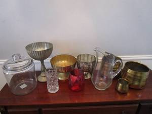 lot 25 image: DECORATIVE GLASS, CANDY DISHES &amp STORAGE CONTAINERS