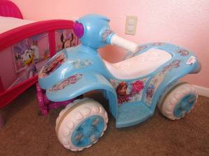lot 24 image: DISNEYS FROZEN TODDLER DRIVABLE 4 WHEELER