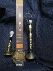 lot 115 image: VINTAGE LAMPS &amp ALLEN &amp ROTH DRAPERY ROD SET