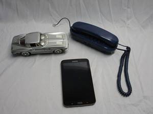 lot 367 image: VINTAGE CORVETTE STINGRAY PUSH DIAL PHONE, CORDED PUSH DIAL TELEPHONE, SAMSUNG GALAXY CELL PHONE TURNS ON.&nbsp