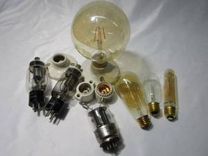 lot 386 image: LOT OF VINTAGE LIGHTBULBS
