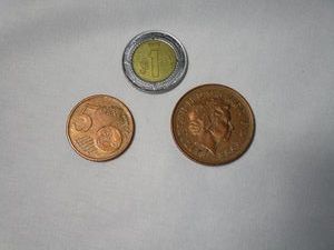 lot 389 image: FOREIGN COINS, 1998 ELIZEBETH II 2 PENCE,ESTADOS UNIDOS MEXICANOS $1, 2018 5 EURO CENT