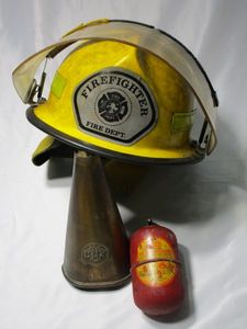 lot 372 image: VINTAGE WOODLAND FIREMANS HELMET, LUX 10, VINTAGE FIRE EXTINGUISHER.&nbsp